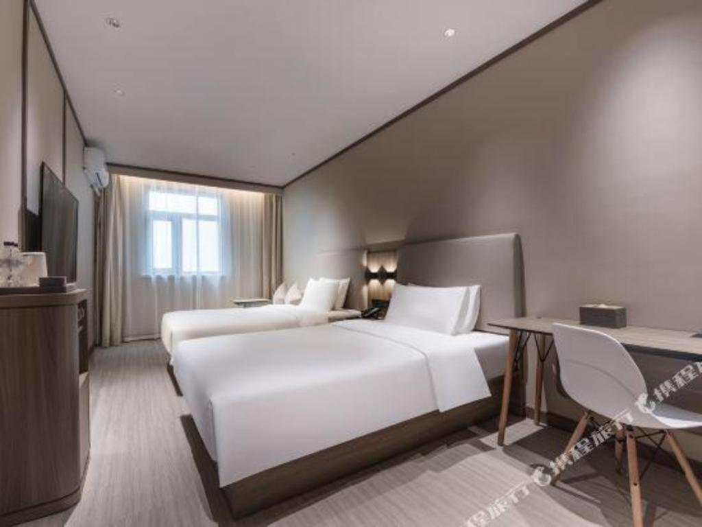Hanting Sichuan North Road Dongbaoxing Road Metro Station Hotel 2*