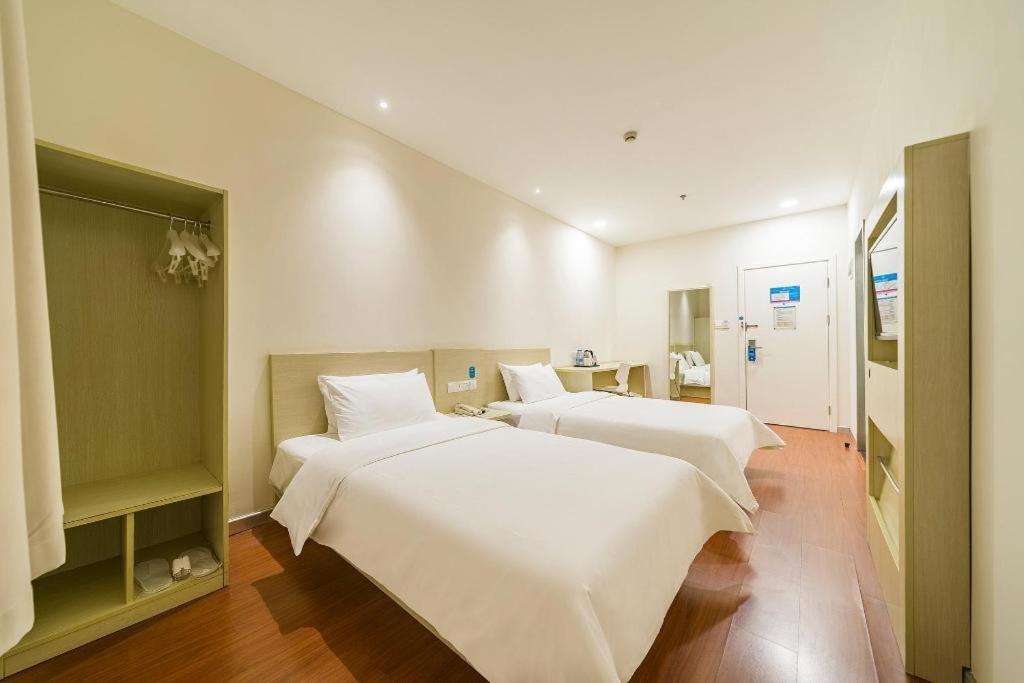 Hotel Hanting Sichuan North Road Dongbaoxing Road Metro Station Shanghai