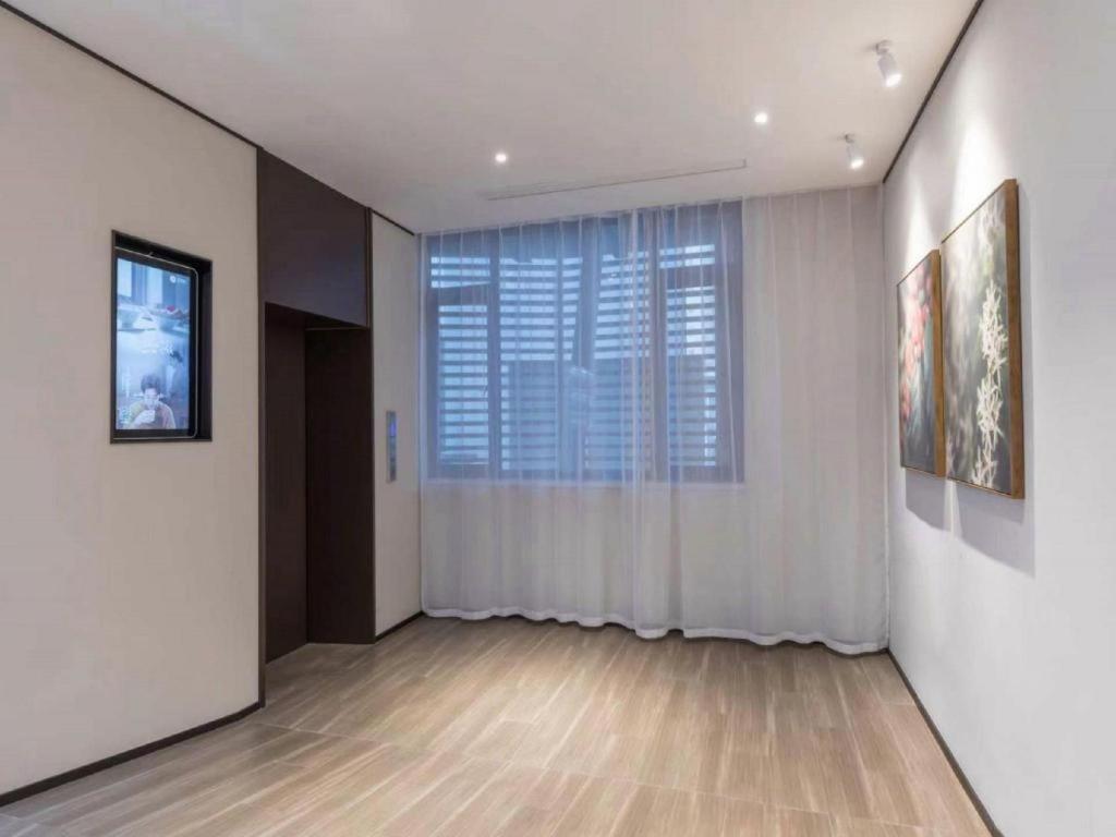 Hanting Sichuan North Road Dongbaoxing Road Metro Station Hotel 2*