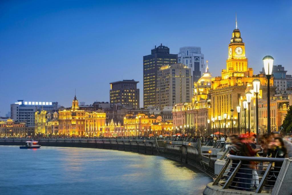 Hanting Sichuan North Road Dongbaoxing Road Metro Station Hotel