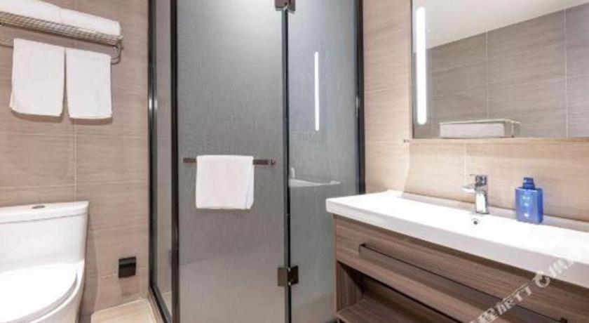 Hotel Hanting Sichuan North Road Dongbaoxing Road Metro Station Shanghai
