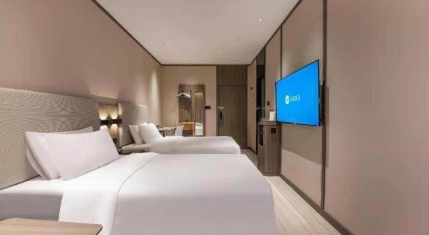 Hotel Hanting Sichuan North Road Dongbaoxing Road Metro Station
