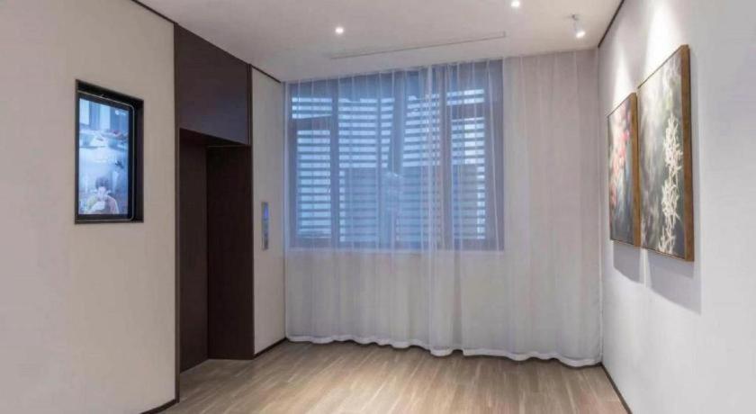 Hanting Sichuan North Road Dongbaoxing Road Metro Station Hotel 2*