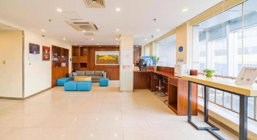 Hanting Sichuan North Road Dongbaoxing Road Metro Station Hotel Shanghai