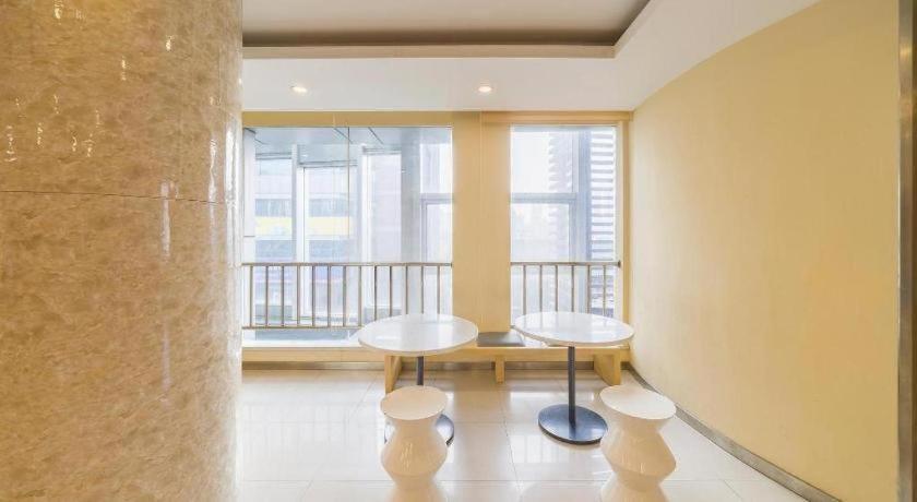 Hanting Sichuan North Road Dongbaoxing Road Metro Station Hotel Shanghai