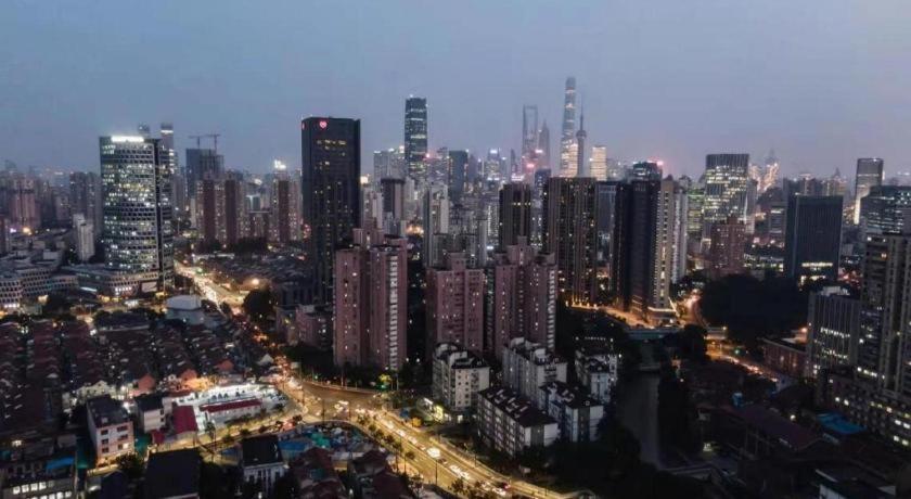 Hotel Hanting Sichuan North Road Dongbaoxing Road Metro Station