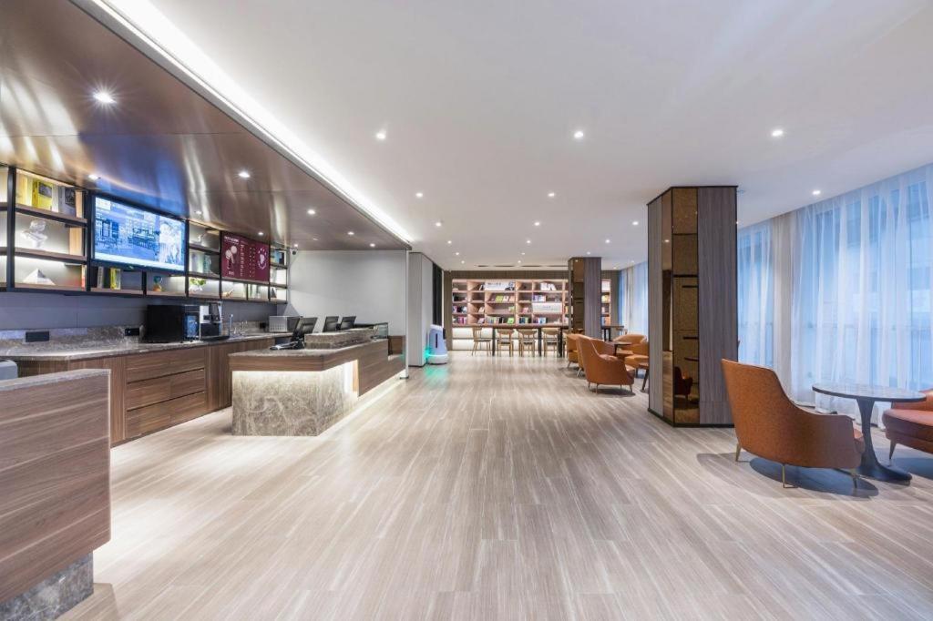 Hotel Hanting Sichuan North Road Dongbaoxing Road Metro Station 2*