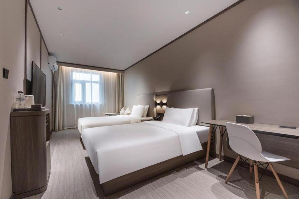 Hanting Sichuan North Road Dongbaoxing Road Metro Station Hotel 2*